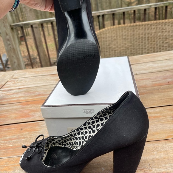 Comfortable Coach peep toe platform! Perfect for spring 🌸 - Picture 6 of 6